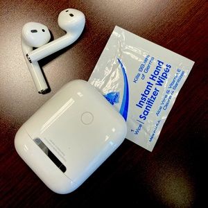 Apple AirPods 1st Generation In-Ear Headsets with Charging Case